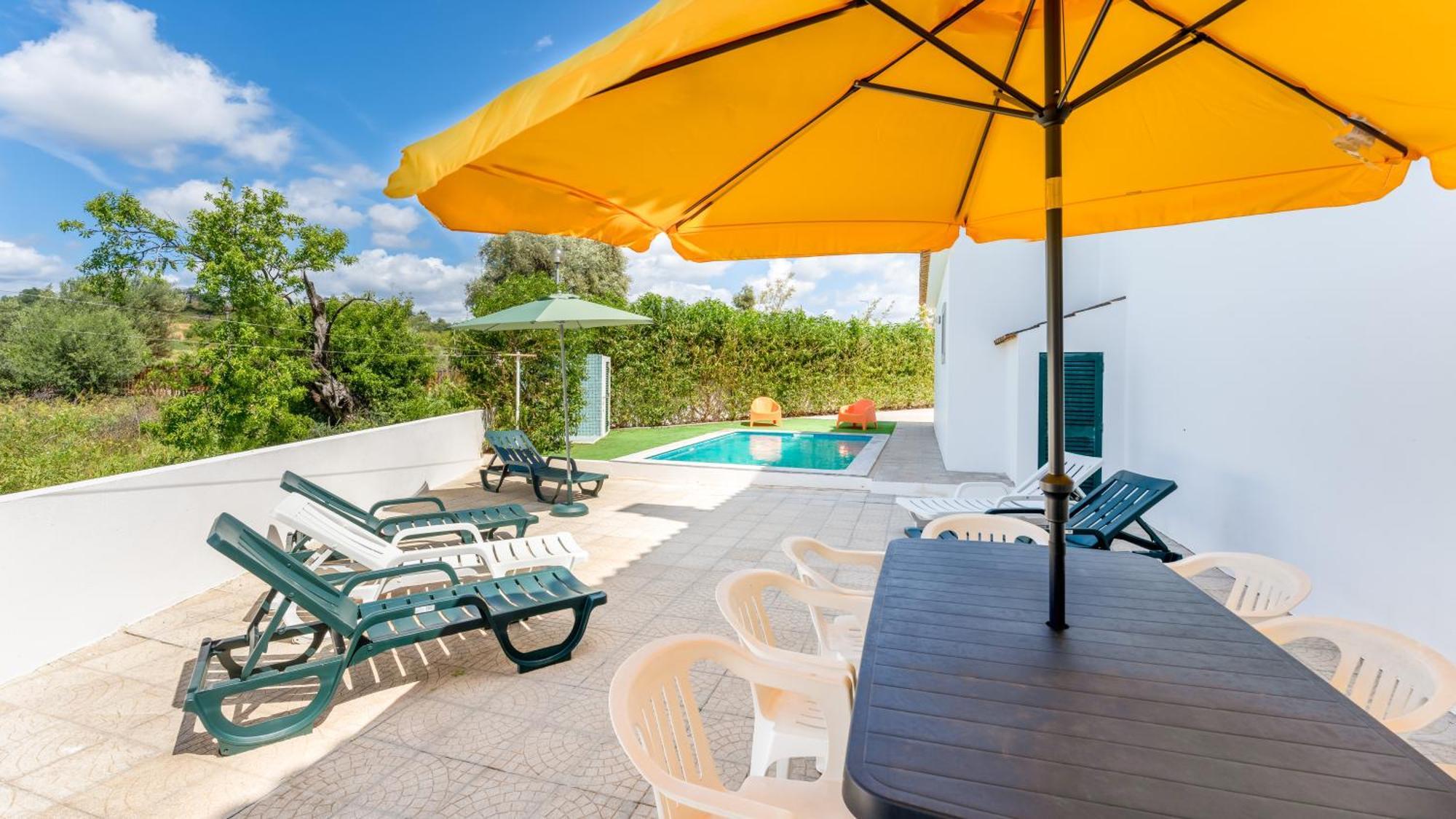 Sunny & Calm 4 Bdr House W/ Pool By Lovelystay Santo Estevao  Bagian luar foto