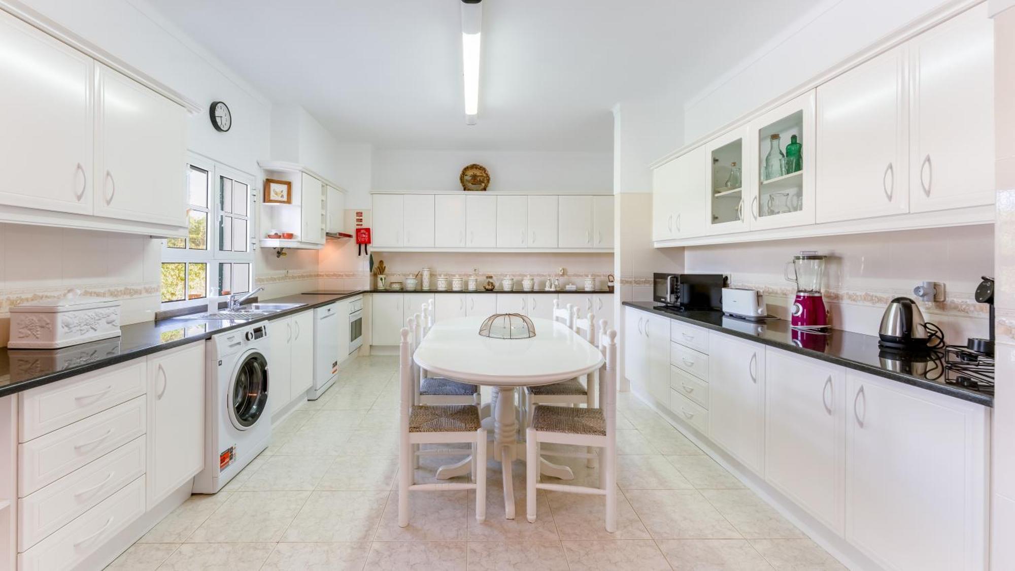 Sunny & Calm 4 Bdr House W/ Pool By Lovelystay Santo Estevao  Bagian luar foto
