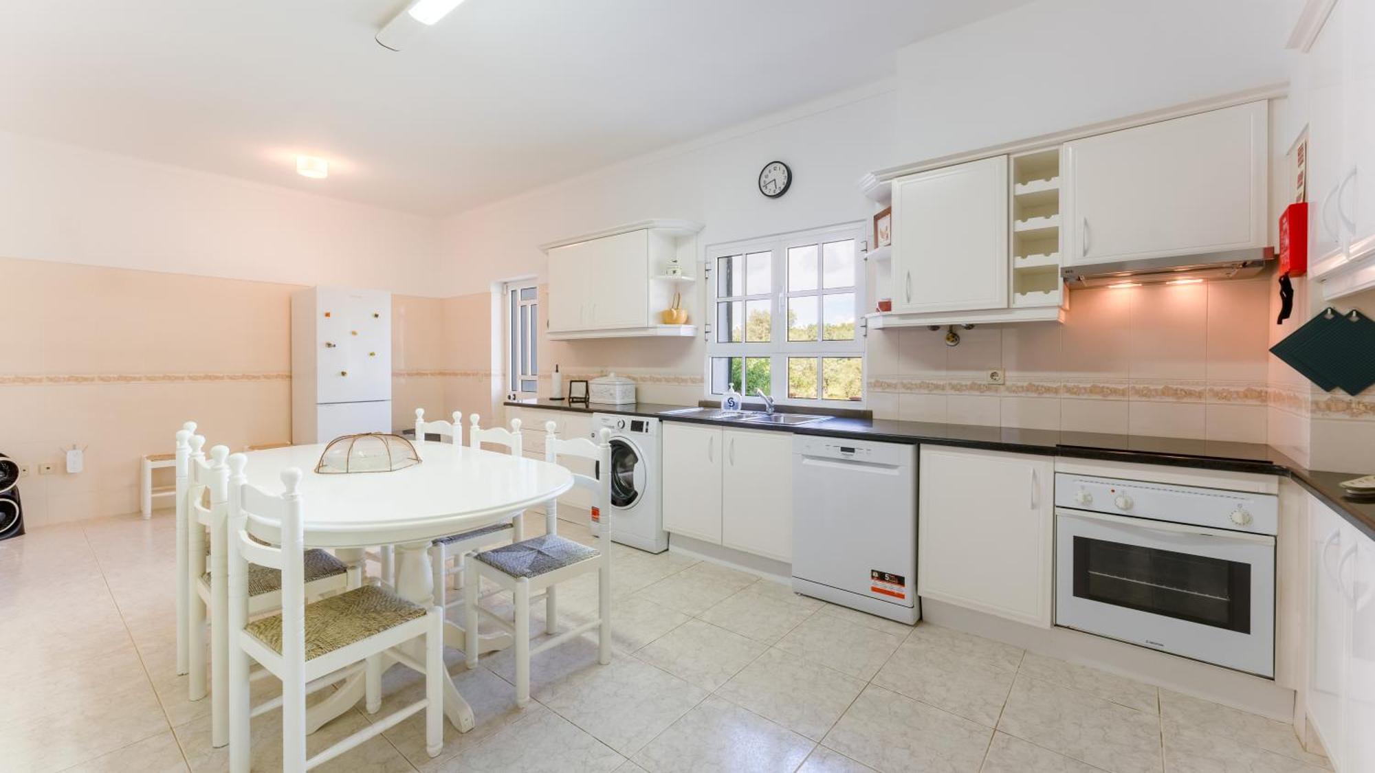 Sunny & Calm 4 Bdr House W/ Pool By Lovelystay Santo Estevao  Bagian luar foto