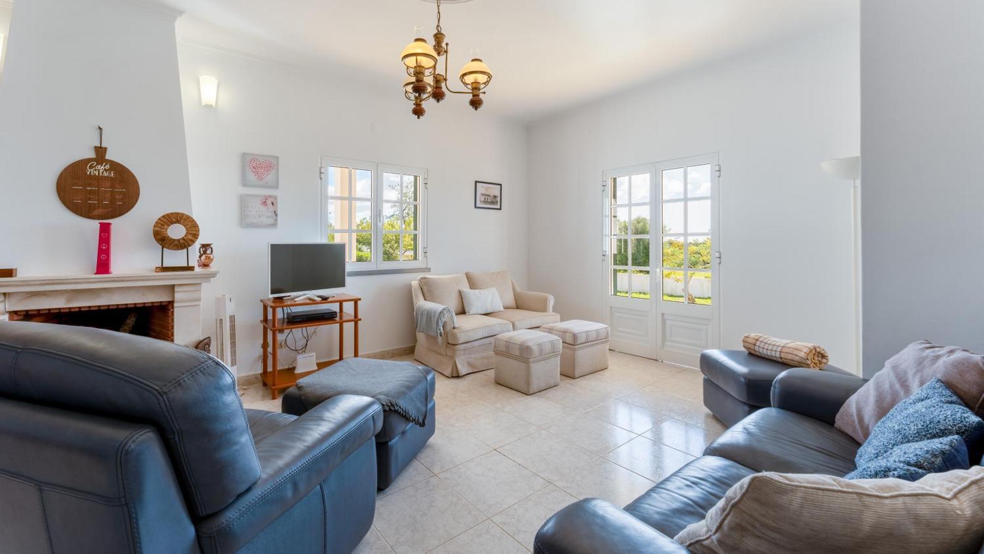 Sunny & Calm 4 Bdr House W/ Pool By Lovelystay Santo Estevao  Bagian luar foto
