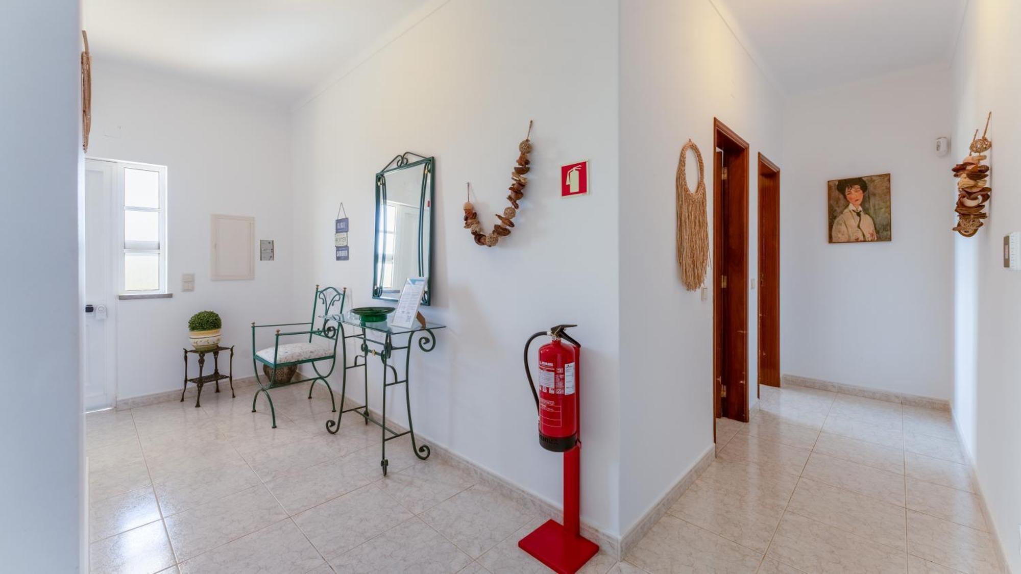 Sunny & Calm 4 Bdr House W/ Pool By Lovelystay Santo Estevao  Bagian luar foto
