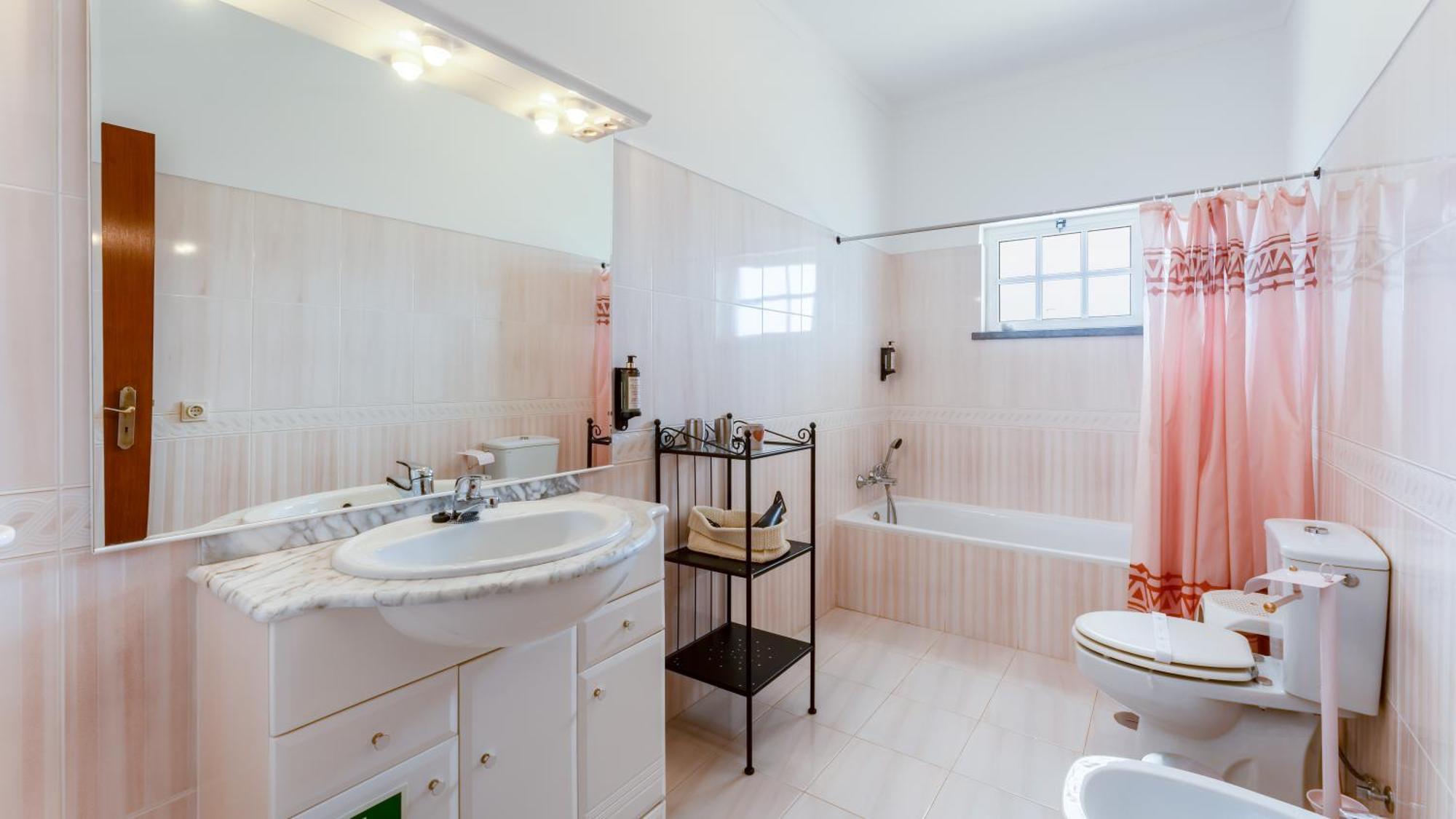 Sunny & Calm 4 Bdr House W/ Pool By Lovelystay Santo Estevao  Bagian luar foto