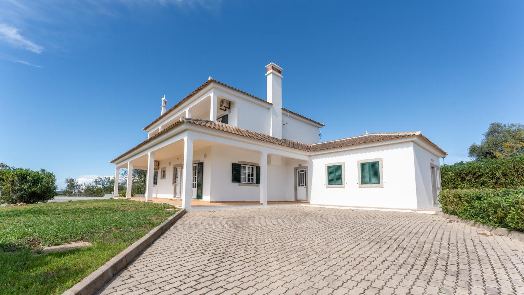 Sunny & Calm 4 Bdr House W/ Pool By Lovelystay Santo Estevao  Bagian luar foto