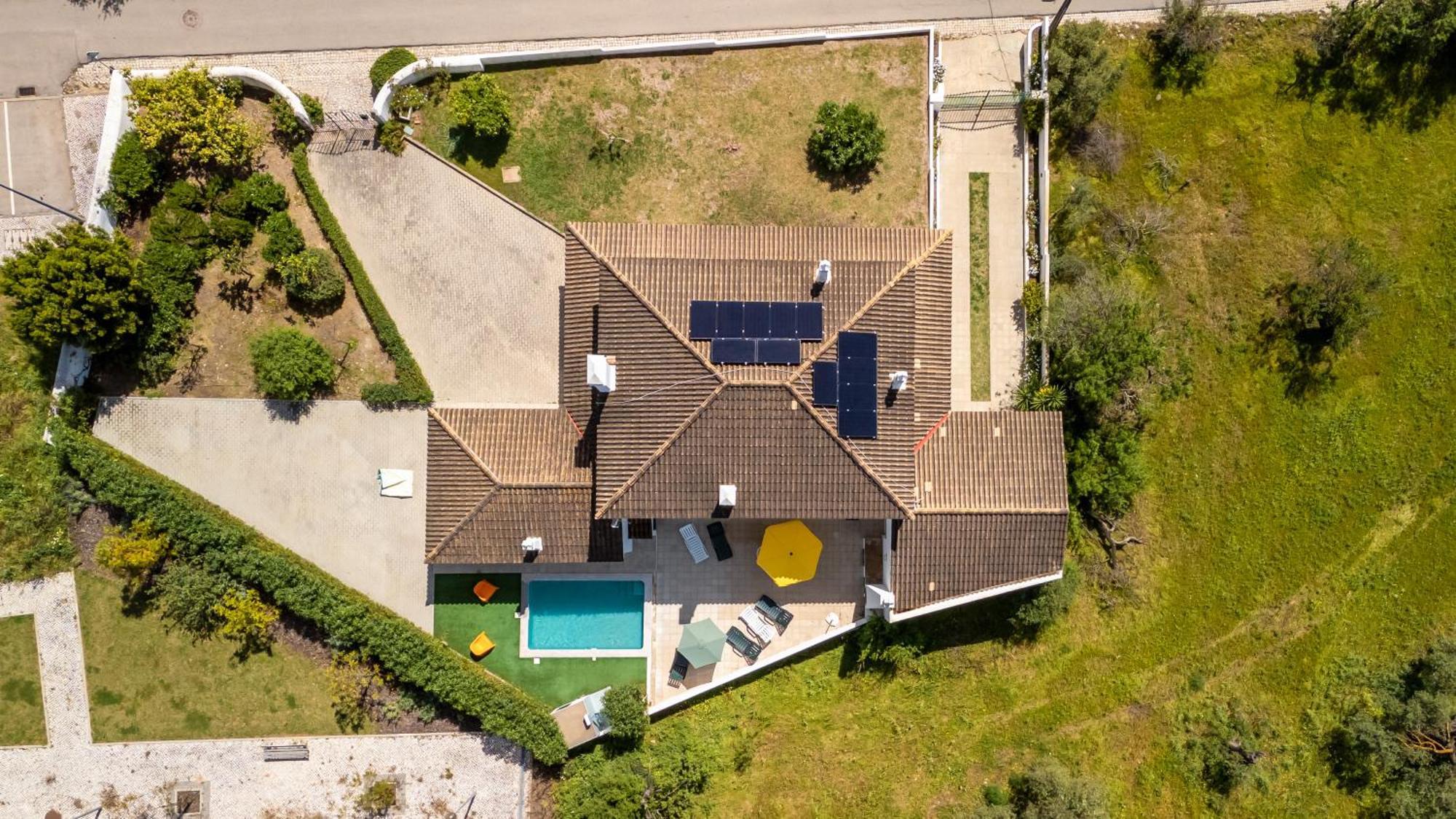 Sunny & Calm 4 Bdr House W/ Pool By Lovelystay Santo Estevao  Bagian luar foto